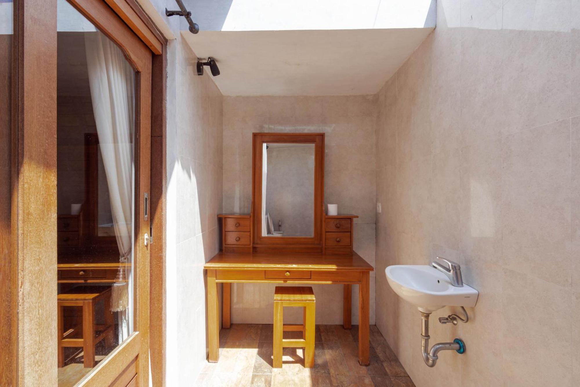 Brisk Homestay Uluwatu Redpartner Exterior photo